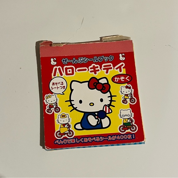 Hello Kitty Sticker Book - Picture 1 of 5